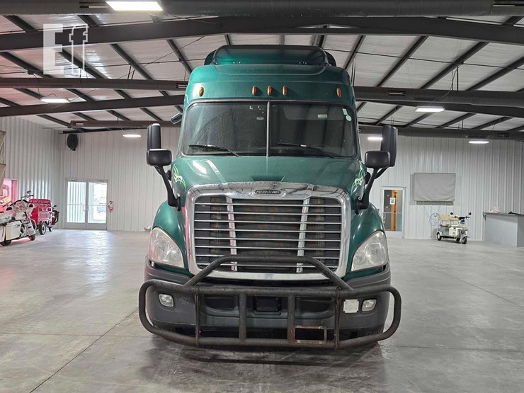 2018-freightliner-cascadia-113-image-7