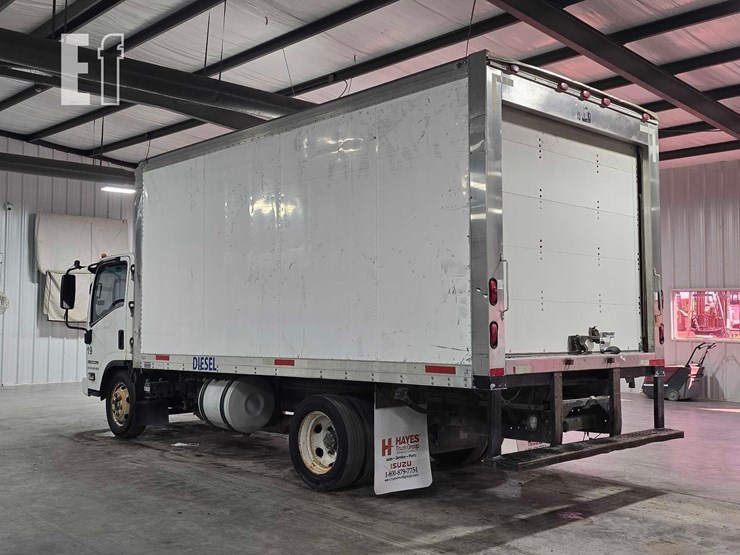 2012-isuzu-npr-hd-image-4