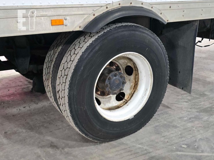 2010-kenworth-t300-image-19
