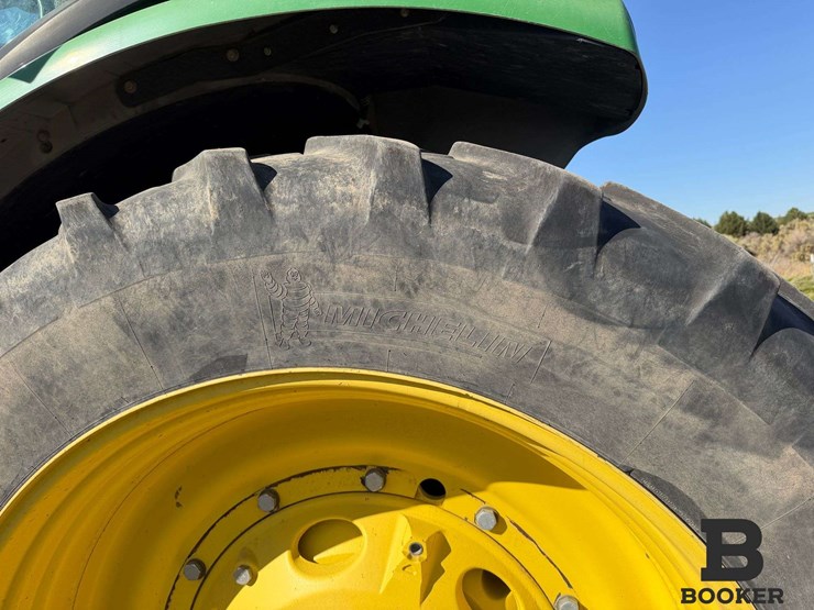 2011-john-deere-8360r-tractor-image-37