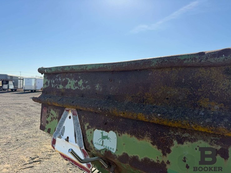 john-deere-301-fertilizer-spreader-image-25