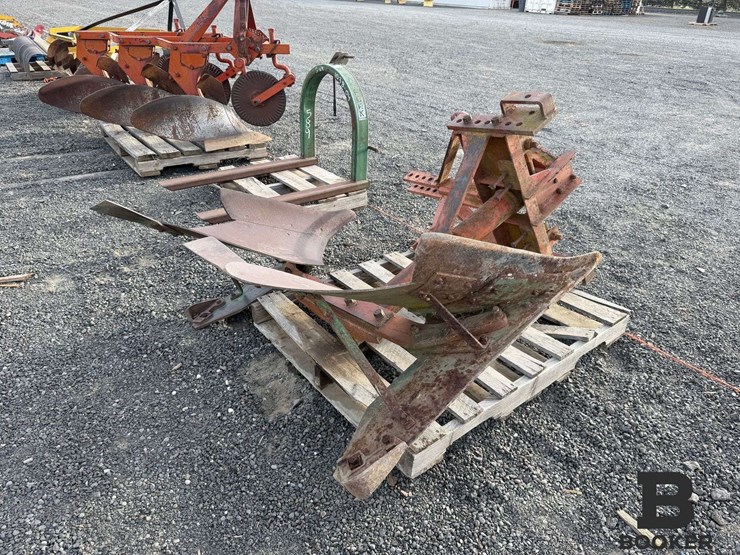 single-bottom-roll-over-plow-image-4