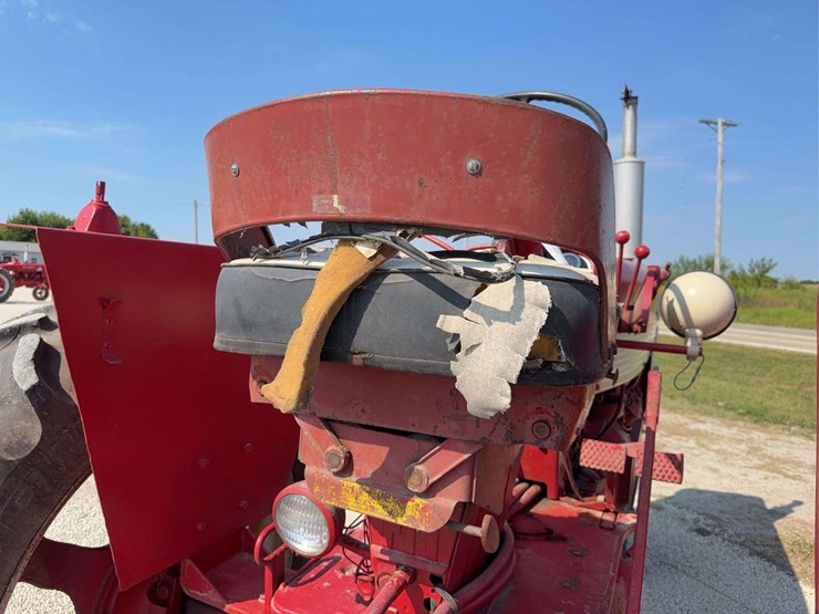 farmall-560-diesel-image-33