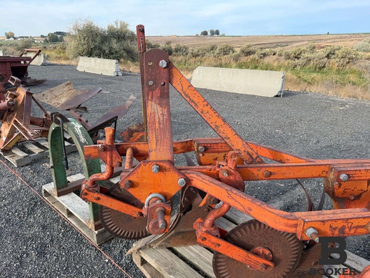 j.i.-case-6000-3-bottom-moldboard-plow-image-11