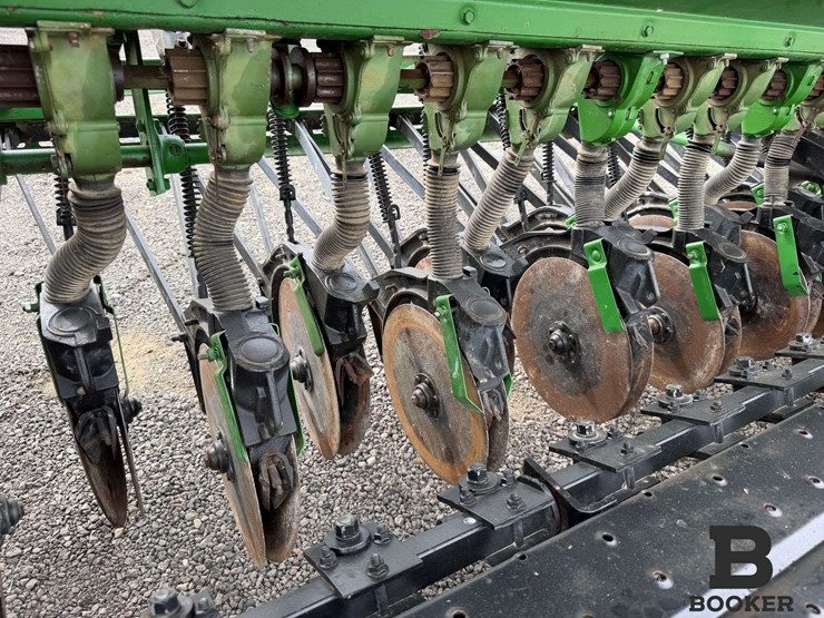 john-deere-8300-grain-drill-image-22