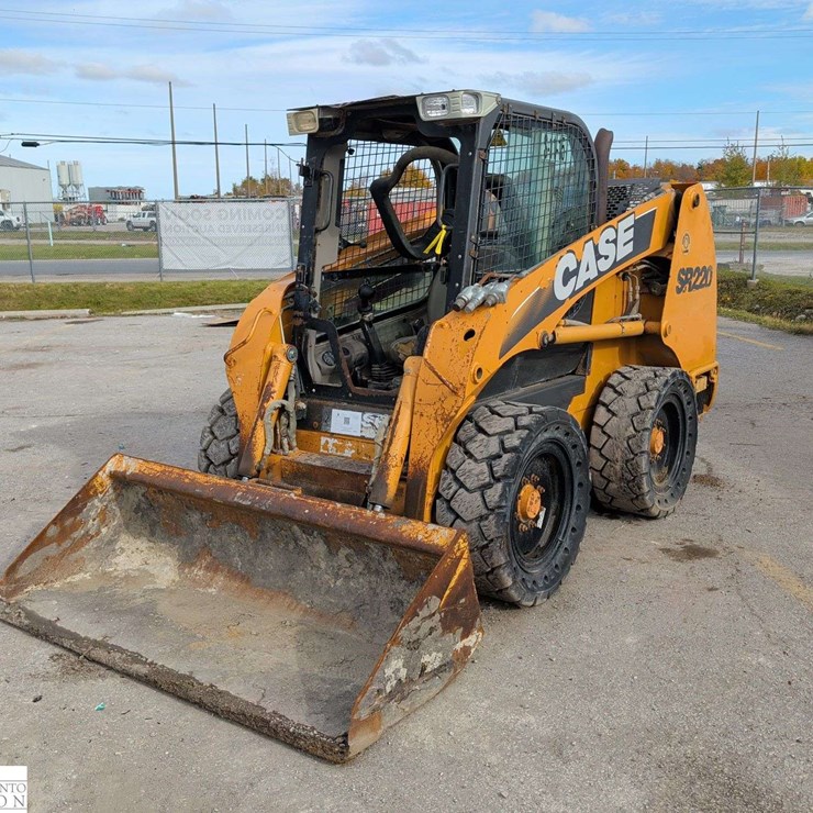 2011 CASE SR200