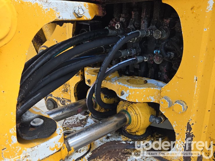 2015-deere-310sk-image-32
