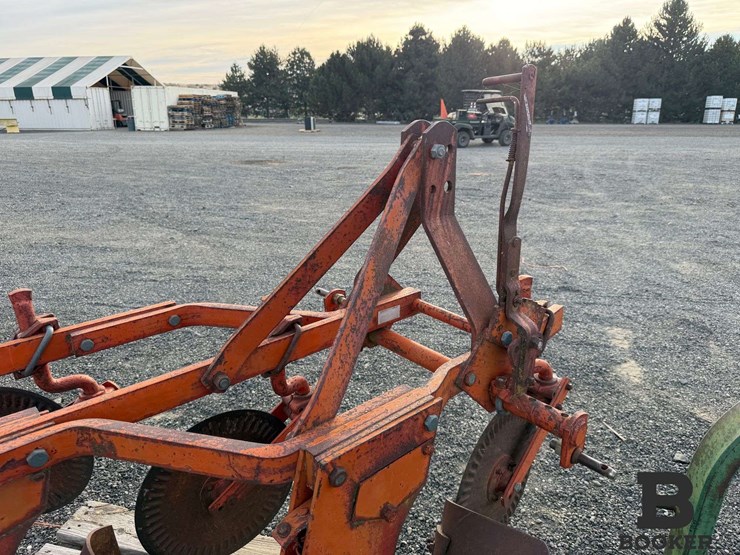 j.i.-case-6000-3-bottom-moldboard-plow-image-9