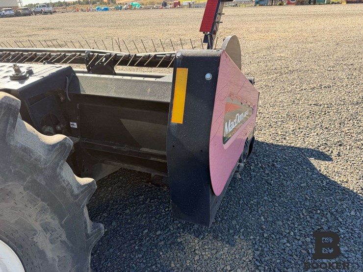 2016-macdon-m155e4-windrower-image-54