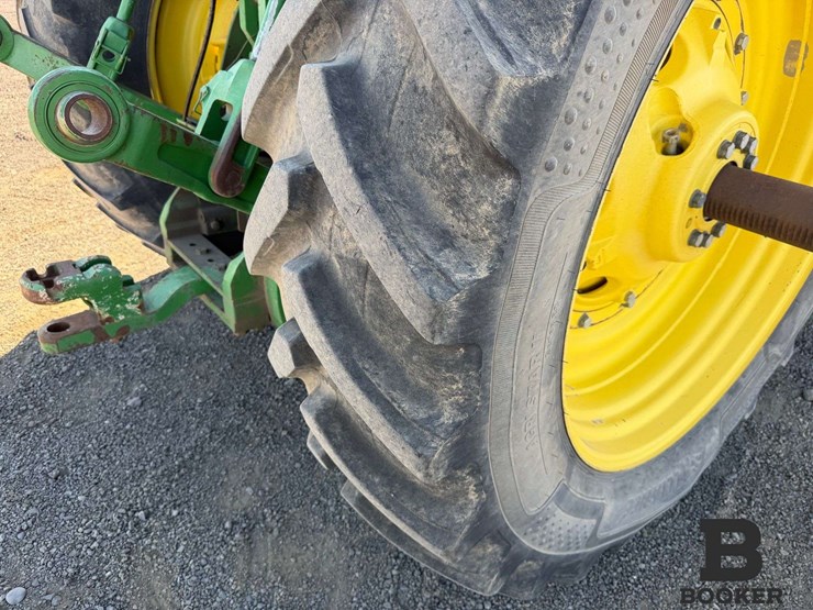 2011-john-deere-8360r-tractor-image-59