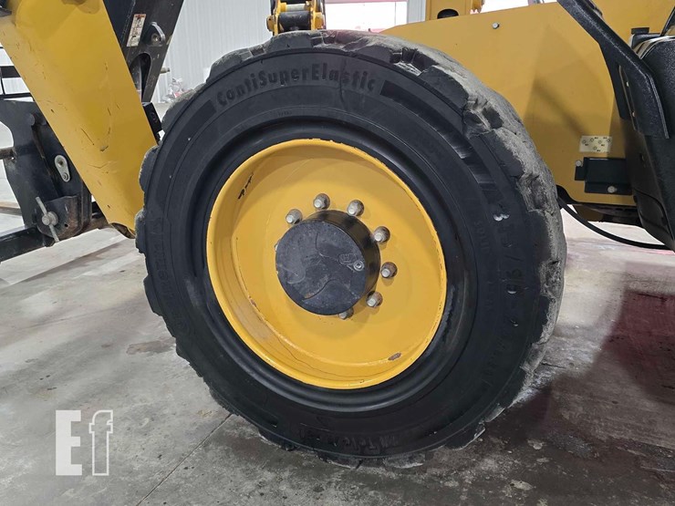 2018-caterpillar-tl943d-image-23