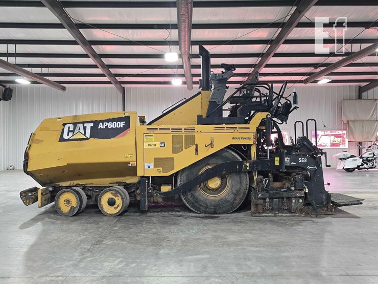 2016-caterpillar-ap-600f-image-5