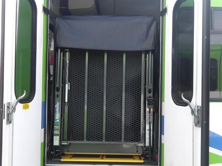 2016-ford-e450-image-14