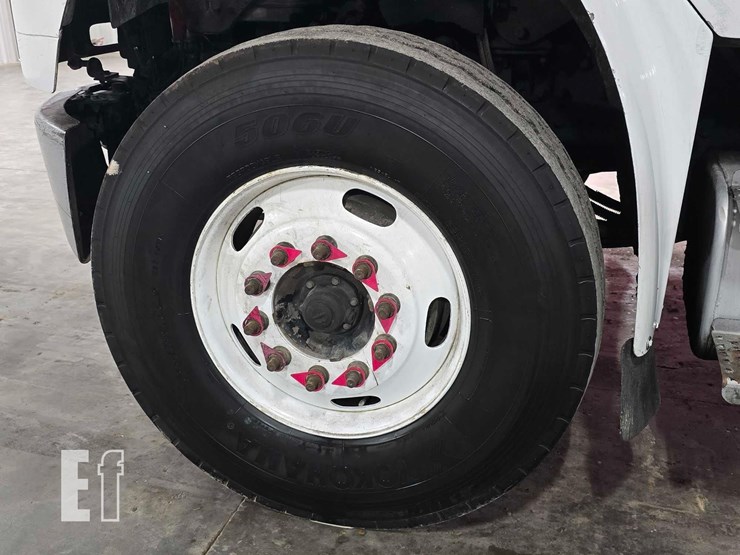 2010-freightliner-business-class-m2-106-image-20