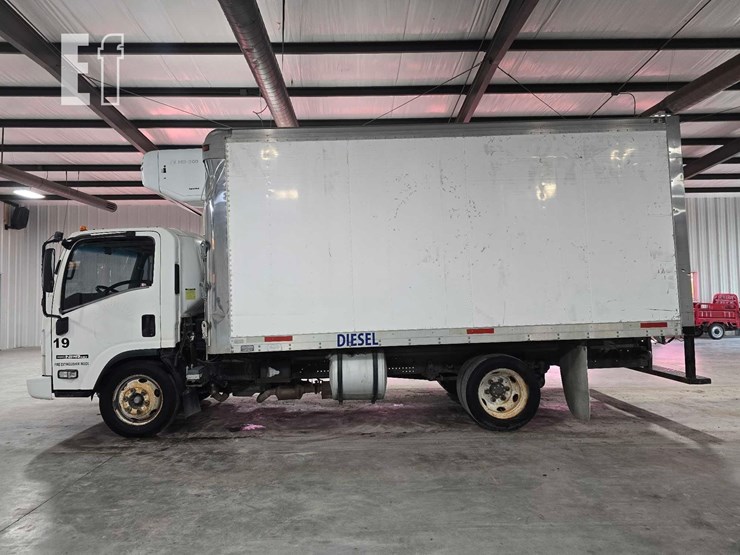 2012-isuzu-npr-hd-image-5