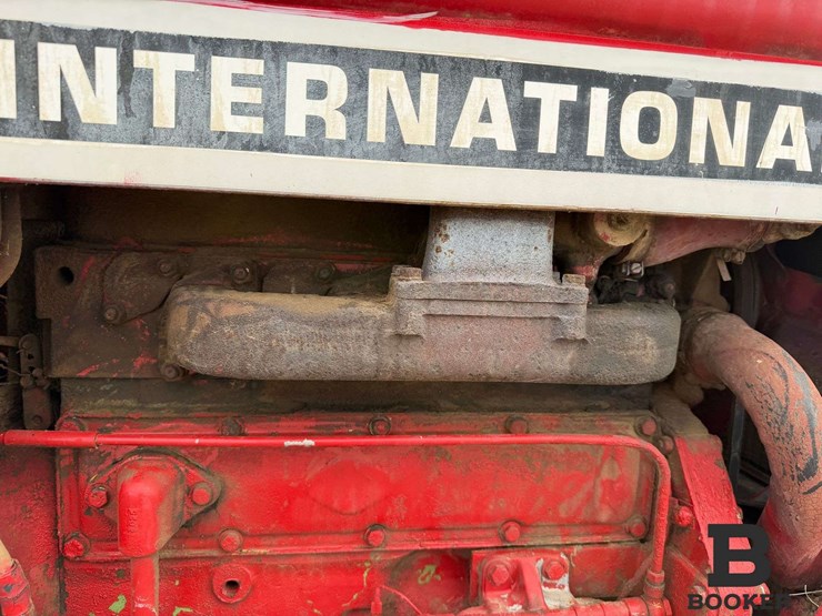 international-584-tractor-image-35