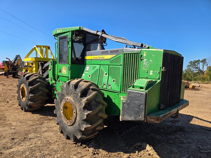 2019-john-deere-6-image-11