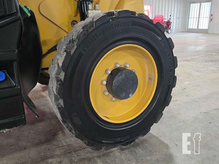 2018-caterpillar-tl943d-image-24