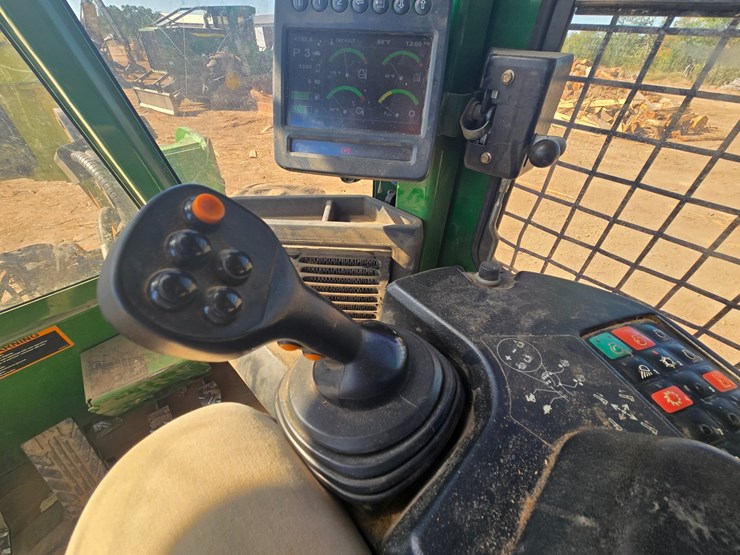 2019-john-deere-6-image-47