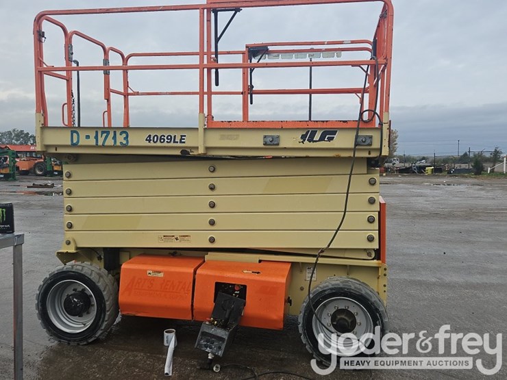 2015-jlg-4069le-image-7