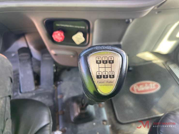 2013-peterbilt-388-image-31
