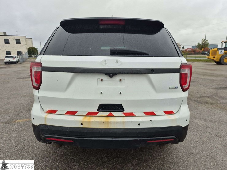 2016-ford-explorer-image-6