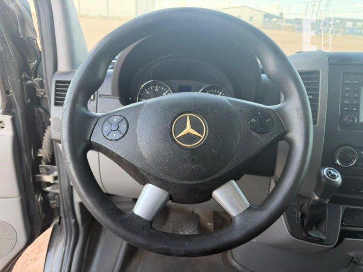 2018-mercedes-benz-sprinter-3500-image-12