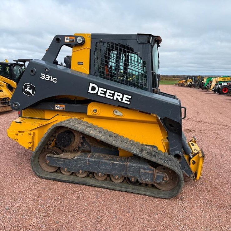 DEERE 331G