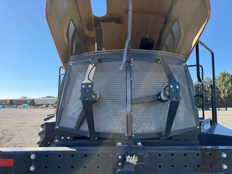 2016-macdon-m155e4-windrower-image-63