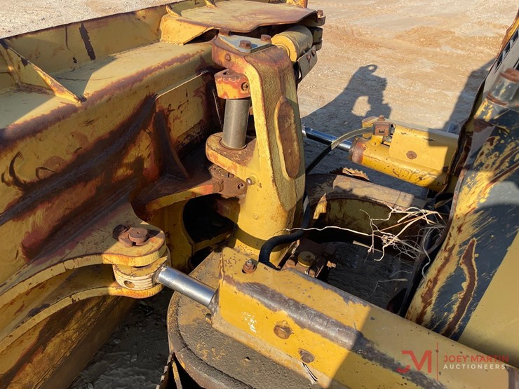 2008-caterpillar-d6k-lgp-image-14