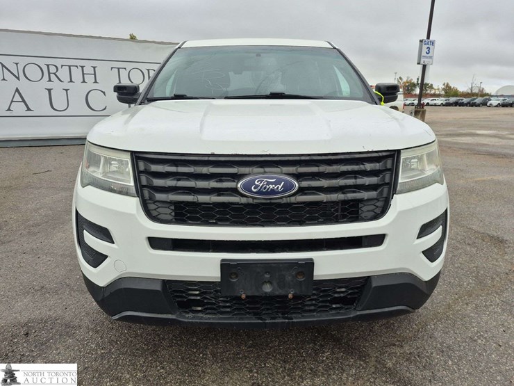 2016-ford-explorer-image-2
