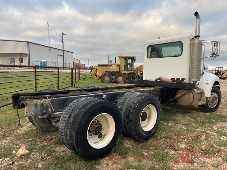 2006-peterbilt-335-image-3