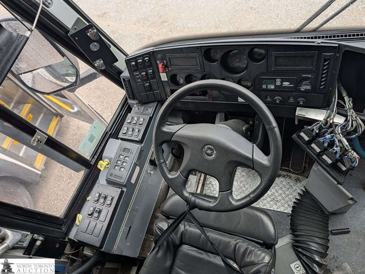 non-operable-2011-motor-coach-industries-d4500-t/a-55-passenger-bus-image-9