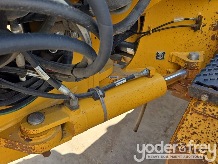 2020-deere-770gp-image-33