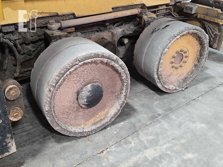 2016-caterpillar-ap-600f-image-26