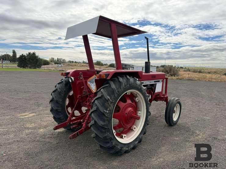 international-584-tractor-image-5