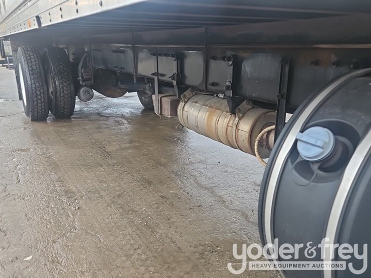 2016-peterbilt-337-image-25