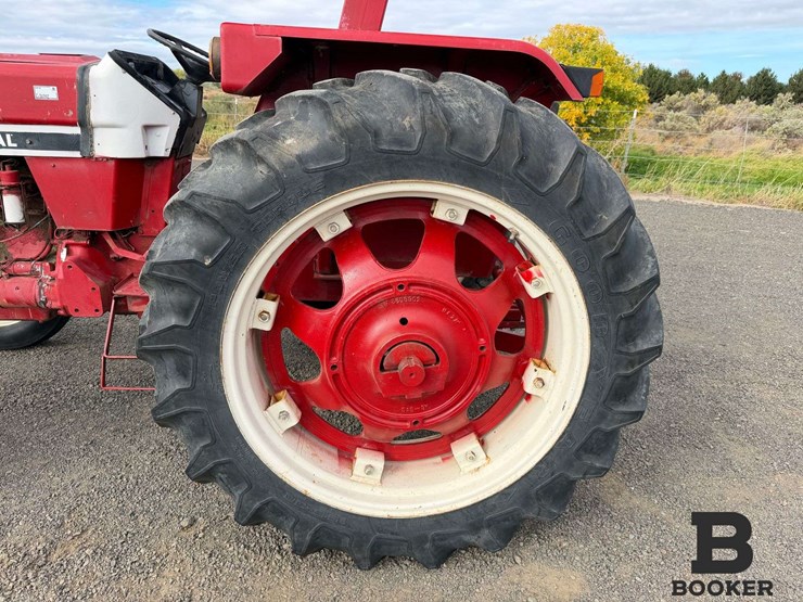 international-584-tractor-image-22