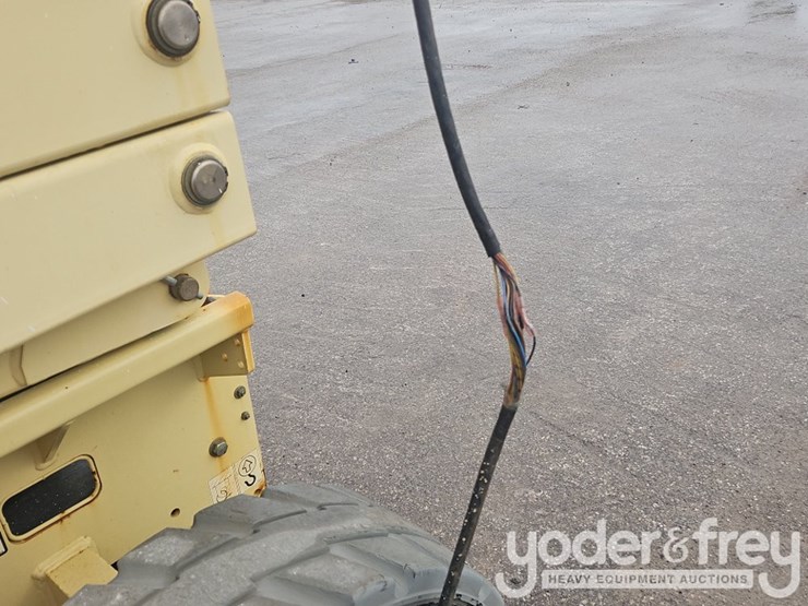 2015-jlg-4069le-image-25