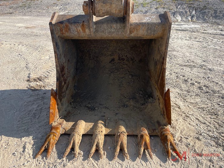 2014-komatsu-pc240-lc-10-image-12