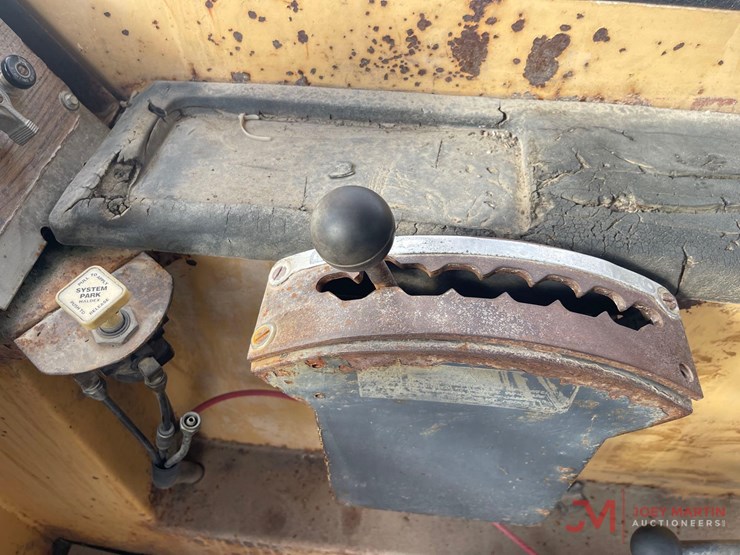 caterpillar-d35c-image-21