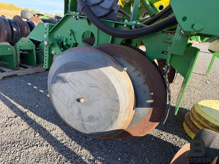 john-deere-1700-planter-image-11