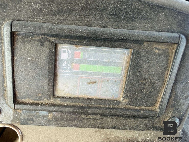 2016-macdon-m155e4-windrower-image-85