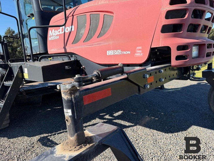 2016-macdon-m155e4-windrower-image-42