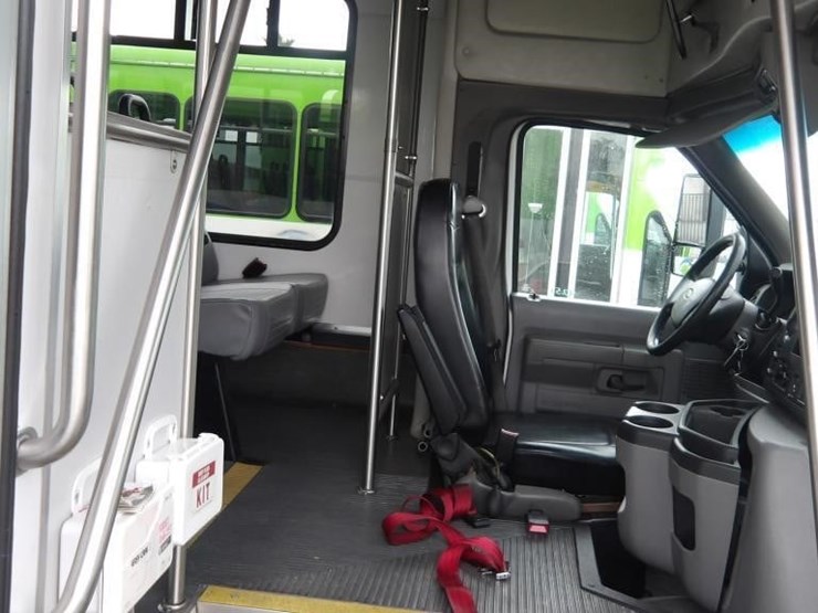 2017-ford-e450-image-14