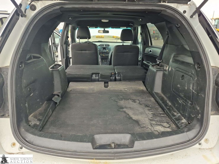 2016-ford-explorer-image-27