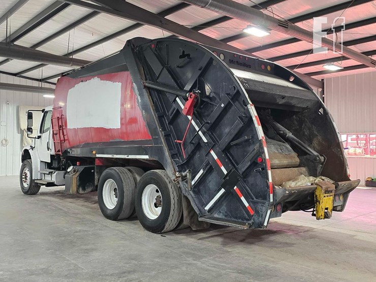 2010-freightliner-business-class-m2-106-image-4