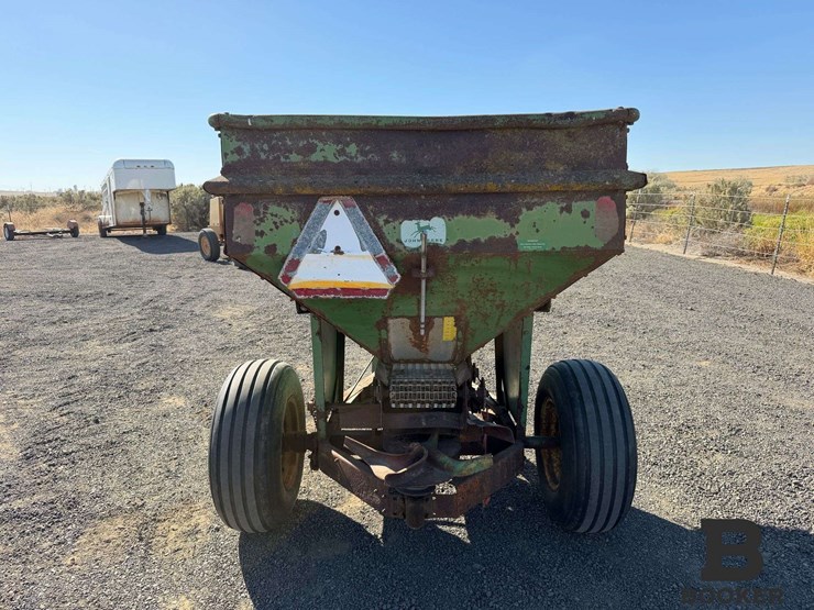 john-deere-301-fertilizer-spreader-image-4