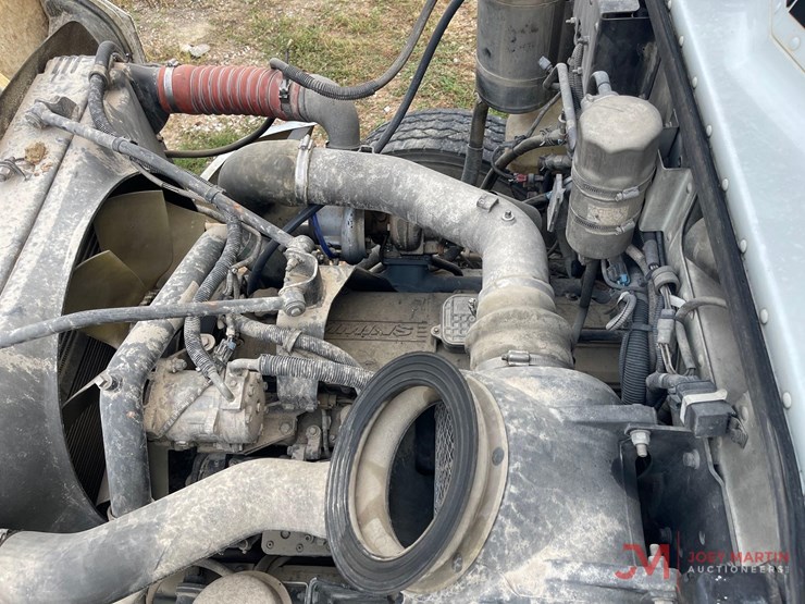 2006-peterbilt-335-image-18