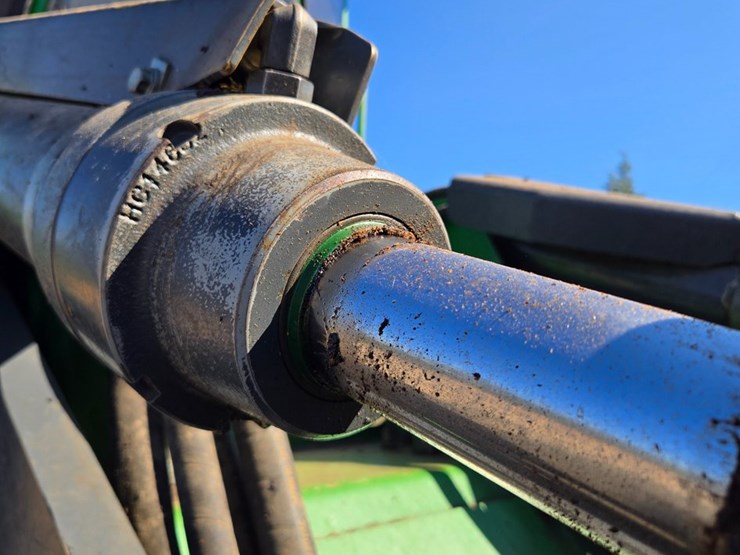 2019-john-deere-6-image-100